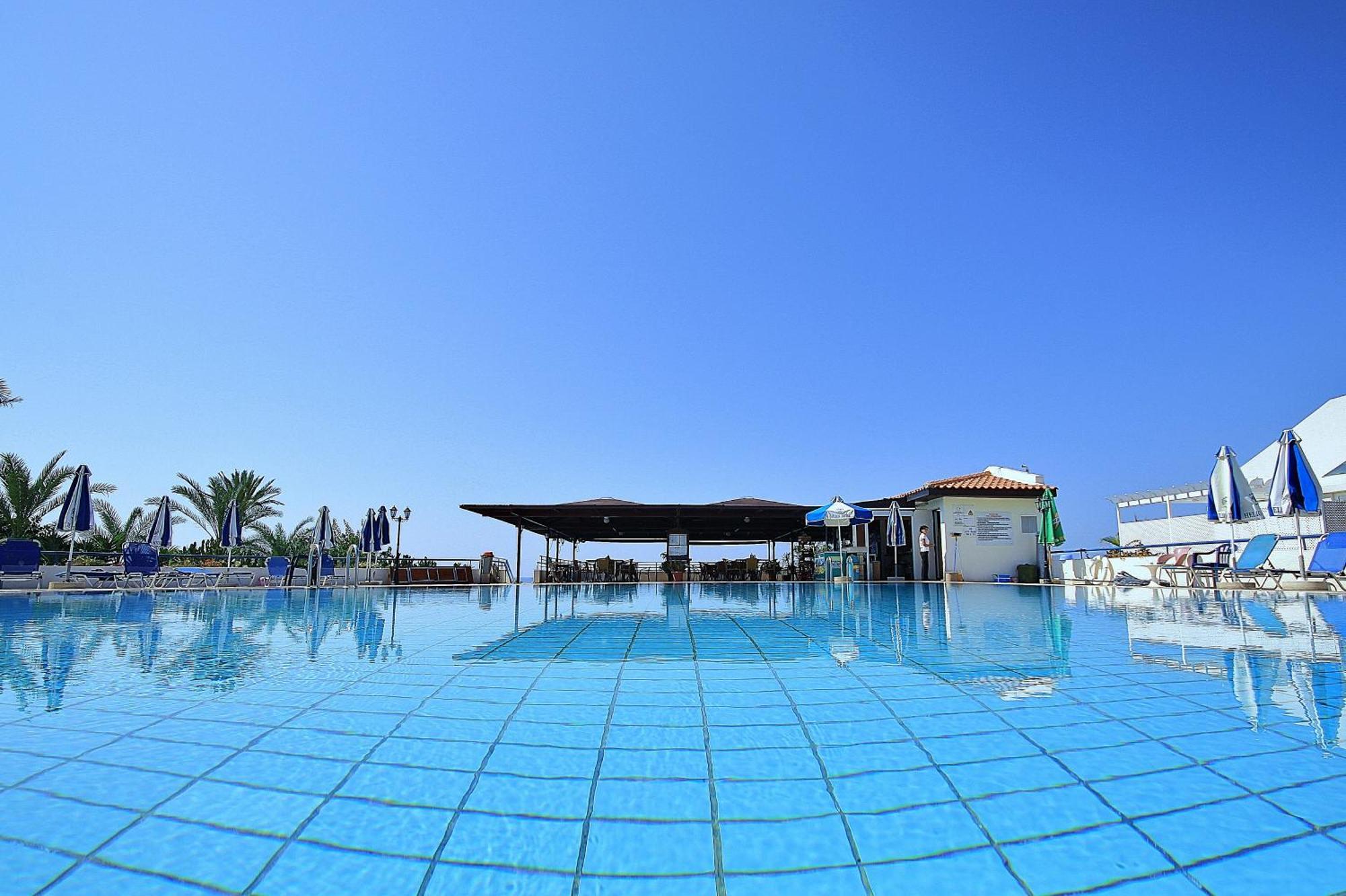 Helios Bay Hotel And Suites Klorakas Instalações foto